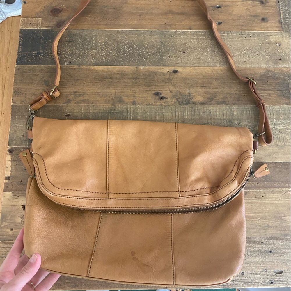 Fold over soft Gap leather bag